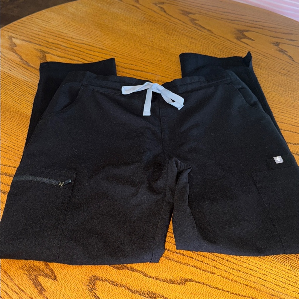 Figs scrubs - Picture 2 of 4